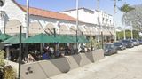 Anders als der Name vermuten lässt, bietet das zentral im Stadtteil Palisades gelegene "Café Vida" vor allem warme Küche an. Auf Burger, Bowls und Salate werden die Gäste nun längere Zeit verzichten müssen. Das an der Ecke Sunset Boulevard/Antioch Street gelegene Gebäude, ...
