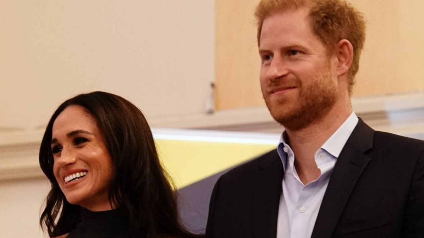 Prinz Harry und Herzogin Meghan helfen Opfern der Feuerkatastrophe.