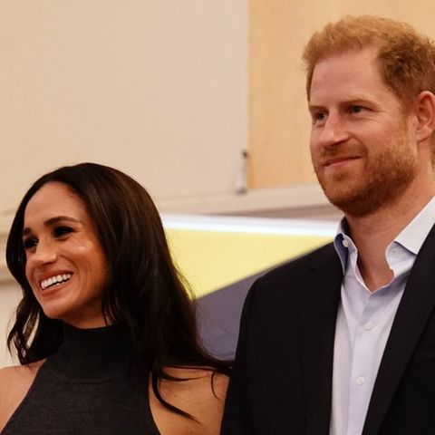 Prinz Harry und Herzogin Meghan helfen Opfern der Feuerkatastrophe.