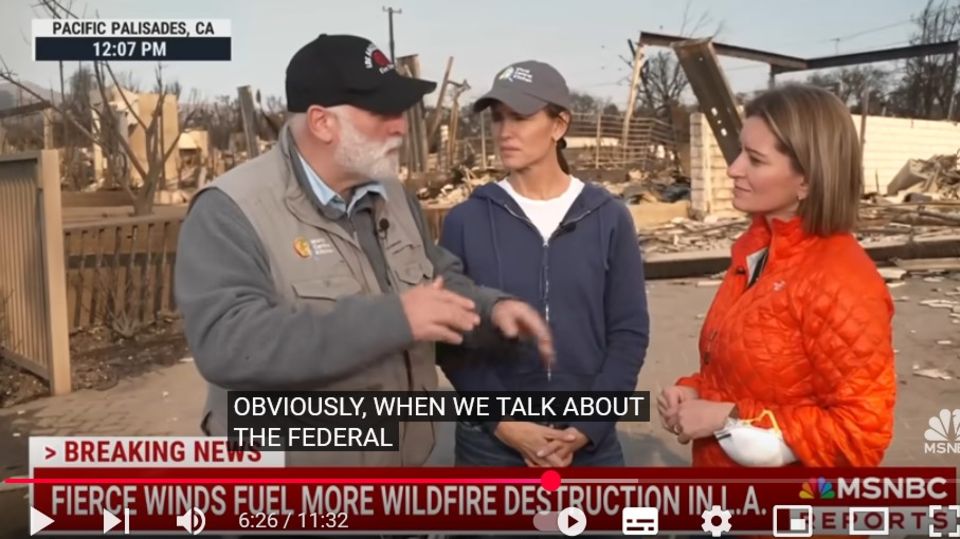 Jennifer Garner mit Hoodie und Cap in dem Interview auf MSNBC