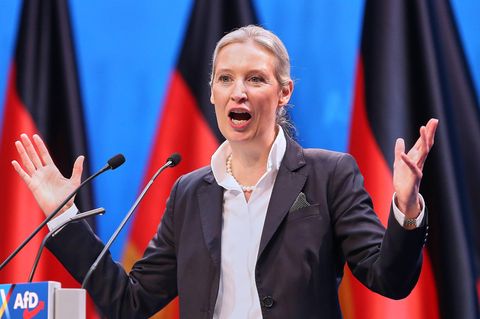 Alice Weidel hält eine Rede auf dem AfD-Parteitag