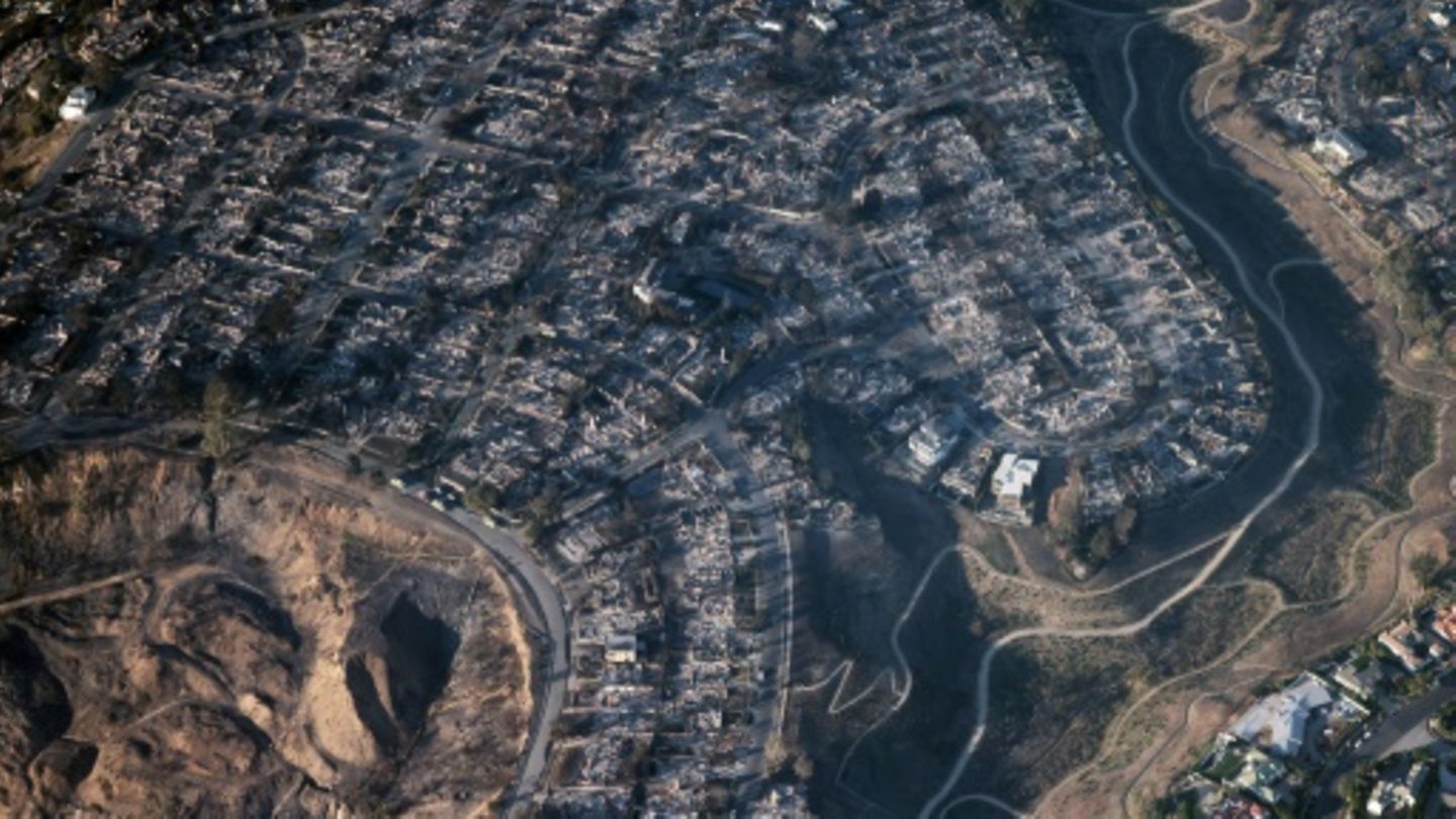 Niedergebrannte Häuser in Pacific Palisades