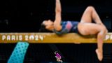 Sportfoto: Zwei Turnerinnen bei den Olympischen Spielen in Paris sind räumlich versetzt