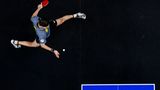 Sportfoto: Ein Tischtennisspieler von oben