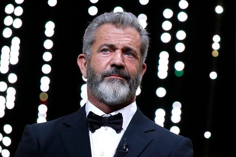Mel Gibson schaut ernst