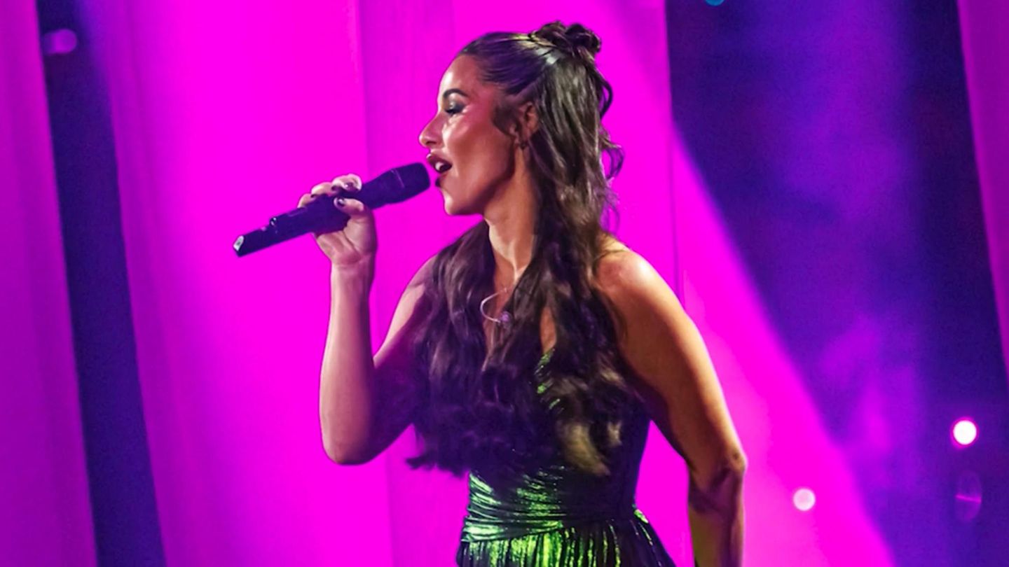 "Sitze jetzt hier... nackt!": Kleid von Sarah Engels platzt kurz vor Auftritt in Silbereisen-Show