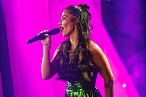 Sarah Engels' Kleid platzt kurz vor Auftritt in Silbereisen-Show