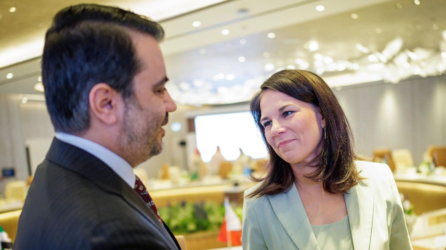 Baerbock meets the Syrian Foreign Minister – this time with a handshake