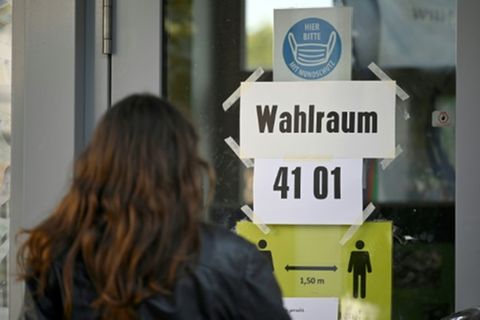 Tür zu einem Wahllokal in Aachen bei der Bundestagswahl 2021