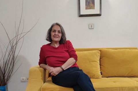 Nahid Taghavi mit Fußfessel nach ihrer vorübergehenden Freilassung aus dem berüchtigten Ewin-Gefängnis in Teheran
