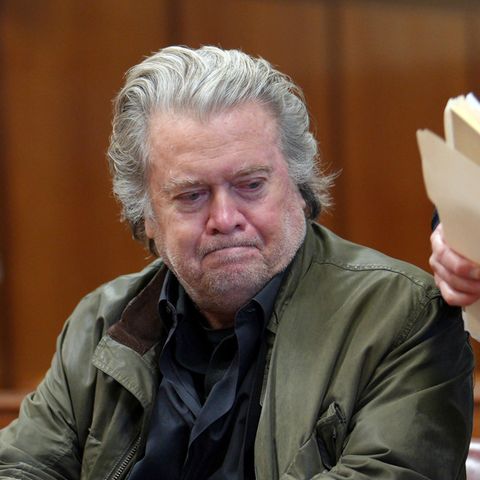 Steve Bannon im Gerichtsaal des Obersten Gerichtes in Manhattan 2022