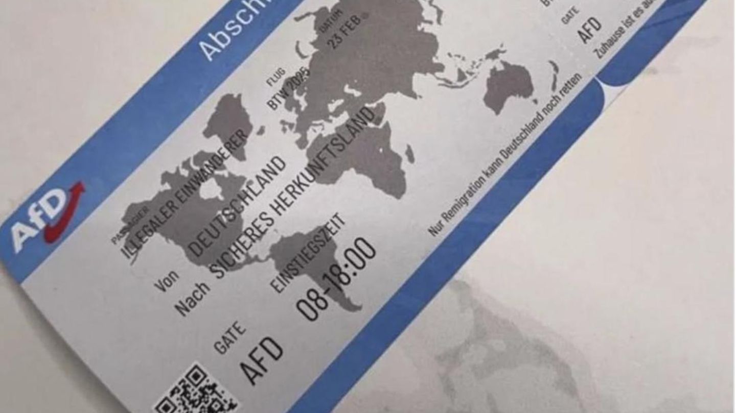 AfD is campaigning with “deportation tickets” – like the NPD once did
