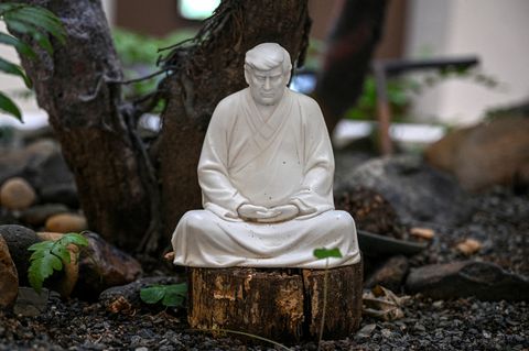Donald Trump als Buddha: Künstler Hong Jinshi landete einen Erfolg