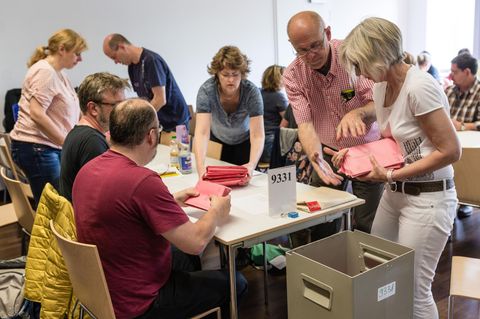 Mit der Wahlbenachrichtigung kann man die Briefwahl beantragen