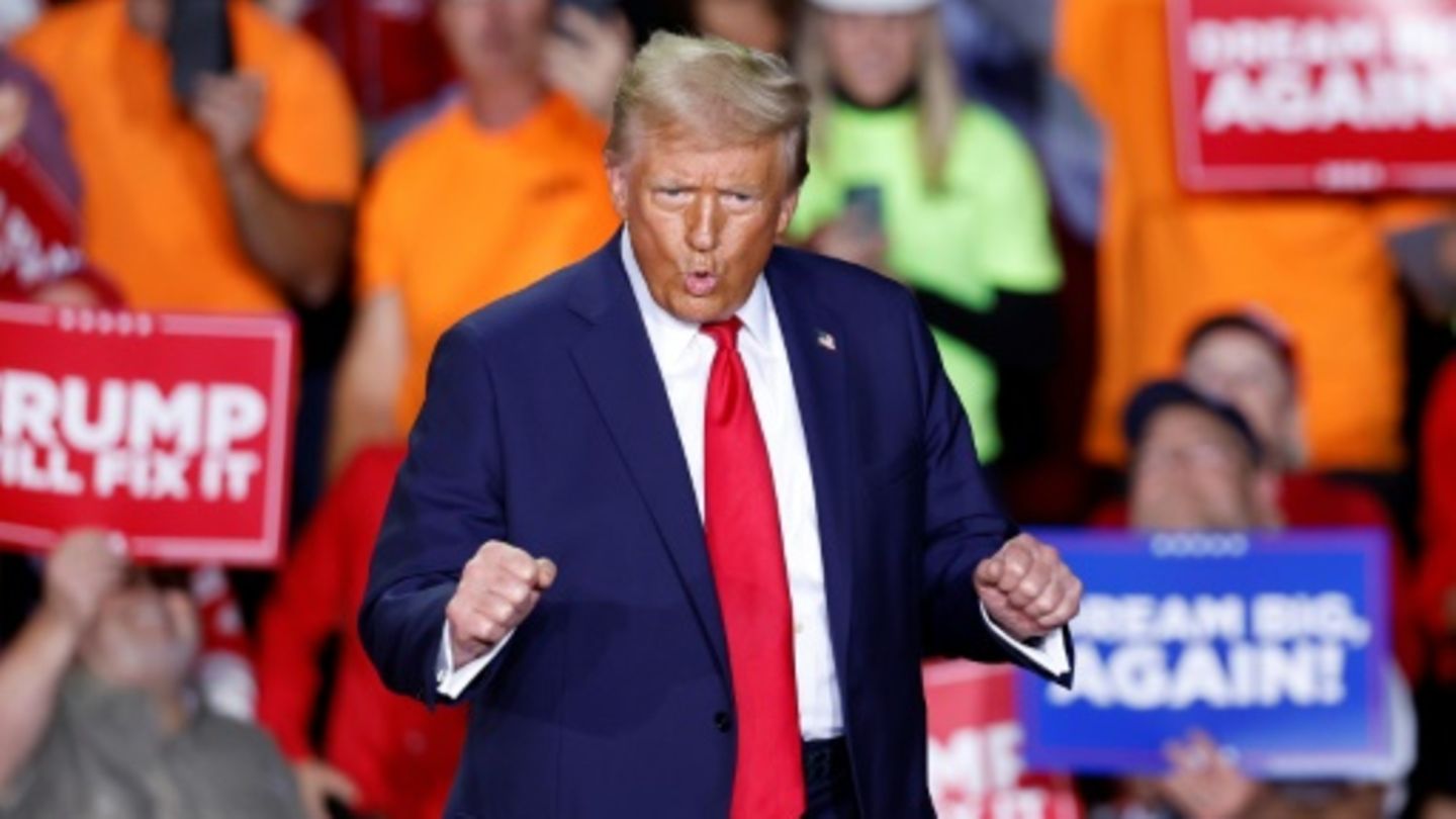 Trump yemin ediyor: Band Village People ve country şarkıcısı Carrie Underwood performans sergiliyor