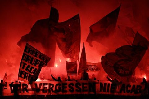 Fans - hier von Eintracht Frankfurt - im Weserstadion