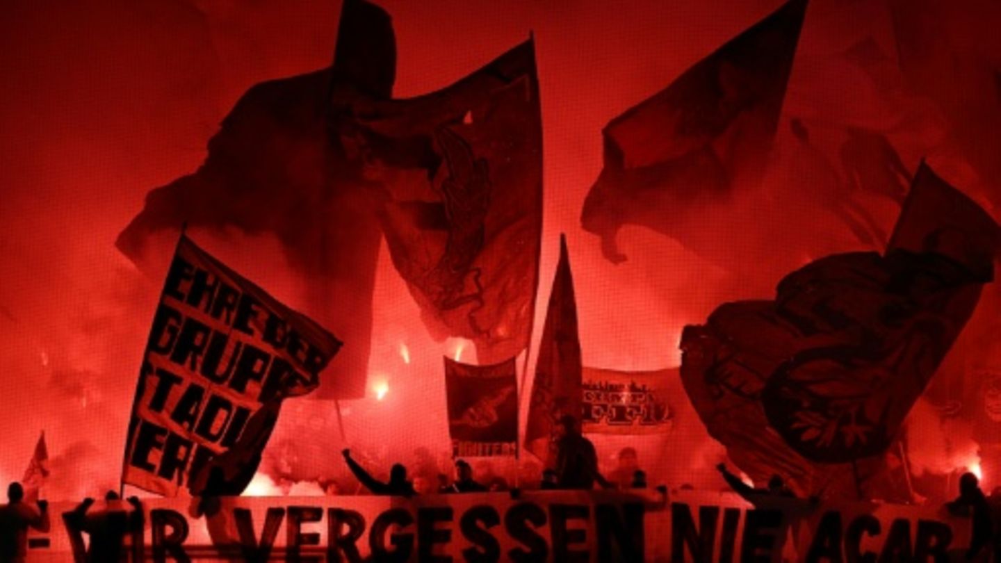 Fans - hier von Eintracht Frankfurt - im Weserstadion