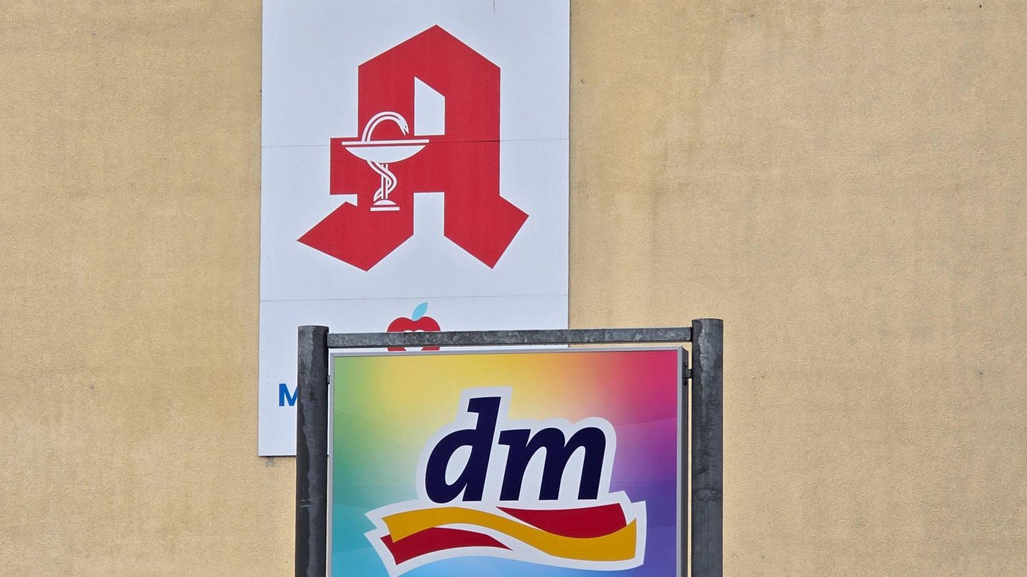 Eine Filiale der Drogeriemarktkette DM in Krefeld