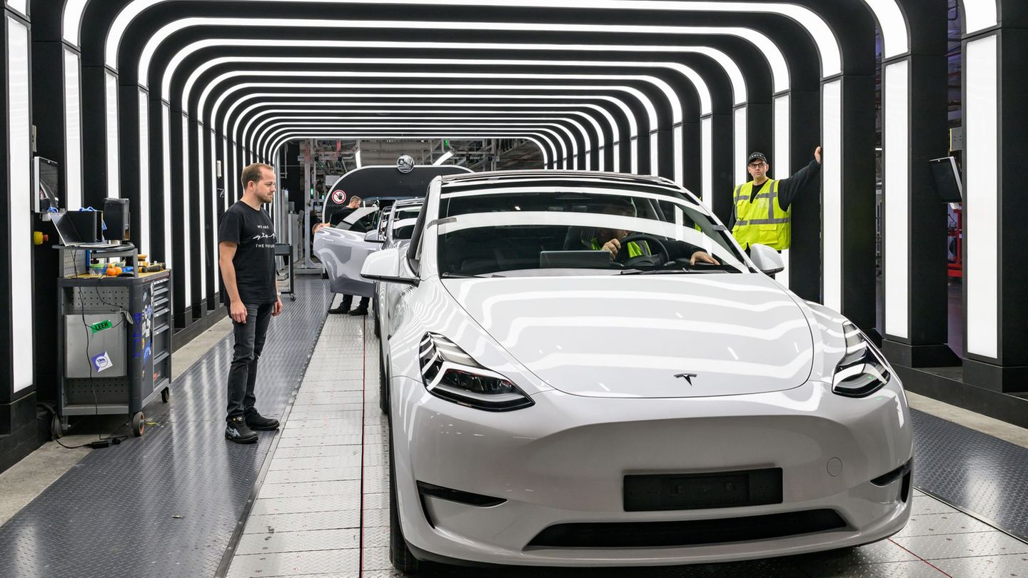 Elektroautos: Tesla startet deutsche Fertigung des neuen Model Y