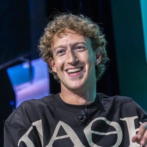 Mark Zuckerberg lächelt in die Kamera