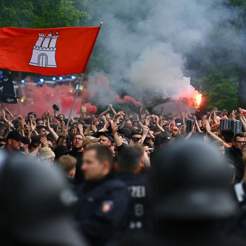 Hochrisikospiel: Hamburgderby zwischen dem Hamburger SV und St. Pauli