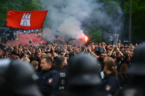 Hochrisikospiel: Hamburgderby zwischen dem Hamburger SV und St. Pauli