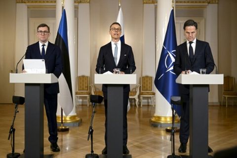 Nato-Generalsekretär Rutte mit dem finnischen Präsidenten Stubb und Estlands Regierungschef Michal (v.r.n.l.)