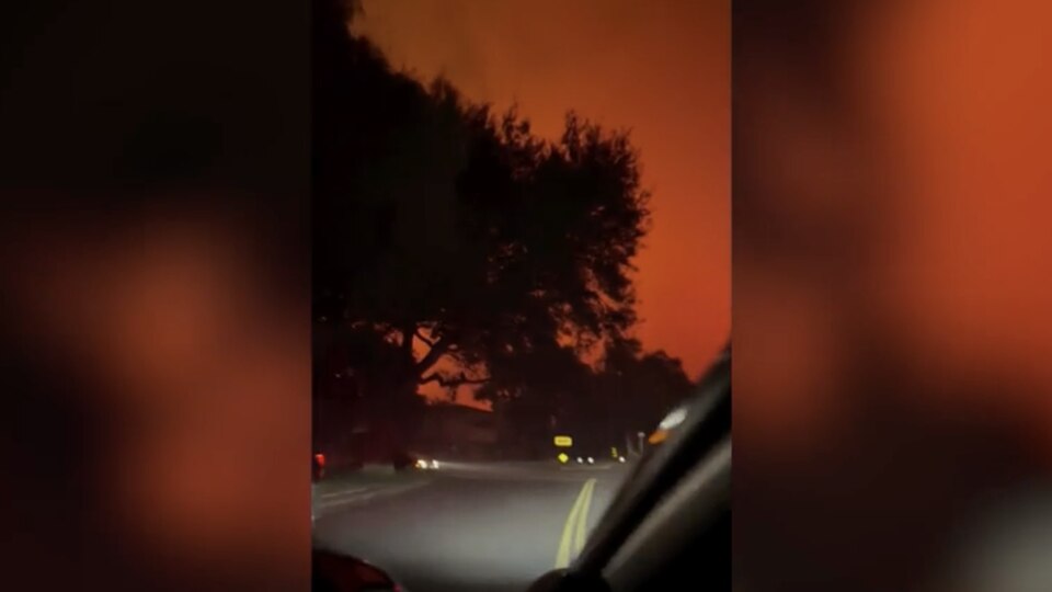 Am siebten Januar brach das zweitgrößte Feuer der aktuellen Waldbrände nahe Los Angeles aus und hat seitdem eine Flut der Verwüstung angerichtet. Im Video sehen Sie, wie es begann.