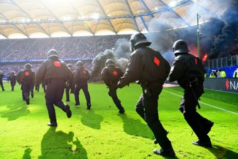 Polizeieinsatz in einem Bundesligastadium
