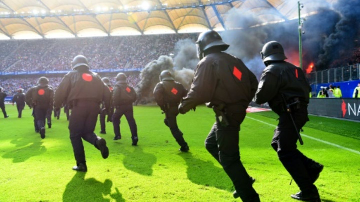 Polizeieinsatz in einem Bundesligastadium