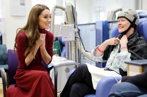 Prinzessin Kate spricht mit einer Patientin im Royal Marsden Hospital im Londoner Stadtteil Chelsea