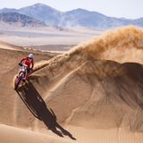 Der Moment der Wahrheit: Ein Teilnehmer kämpft sich mit seinem Motorcross durch die unbarmherzige Sandwüste Saudi-Arabiens