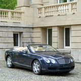 Ein dunkelblauer Bentley mit beigefarbener Innenausstattung von Udo Jürgens aus dem Jahr 2007