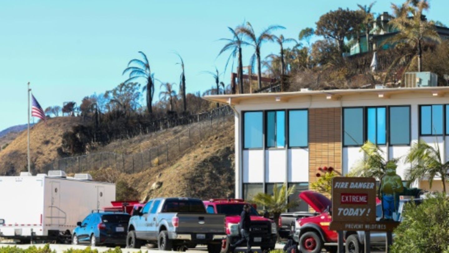 Warnhinweis vor Feuerwache in Malibu