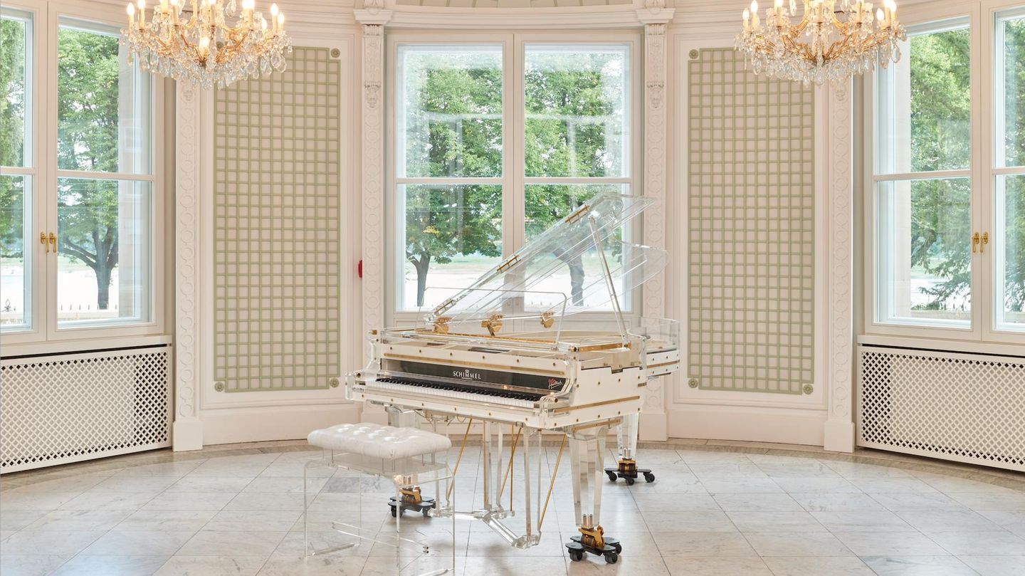 Der Schimmel-Flügel von Udo Jürgens, fotografiert im Gartensaal des Palais Oppenheims in Köln