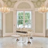 Der Schimmel-Flügel von Udo Jürgens, fotografiert im Gartensaal des Palais Oppenheims in Köln