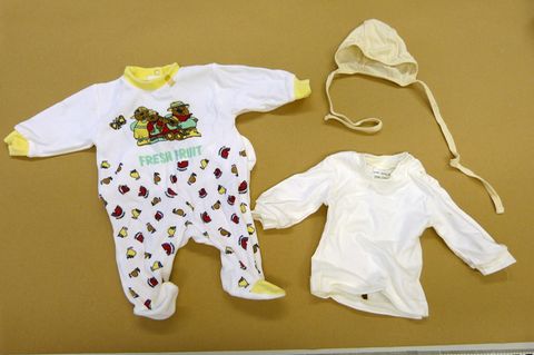 Foto für Aktenzeichen XY Mit diesen Kleidungsstücken war der Säugling bekleidet