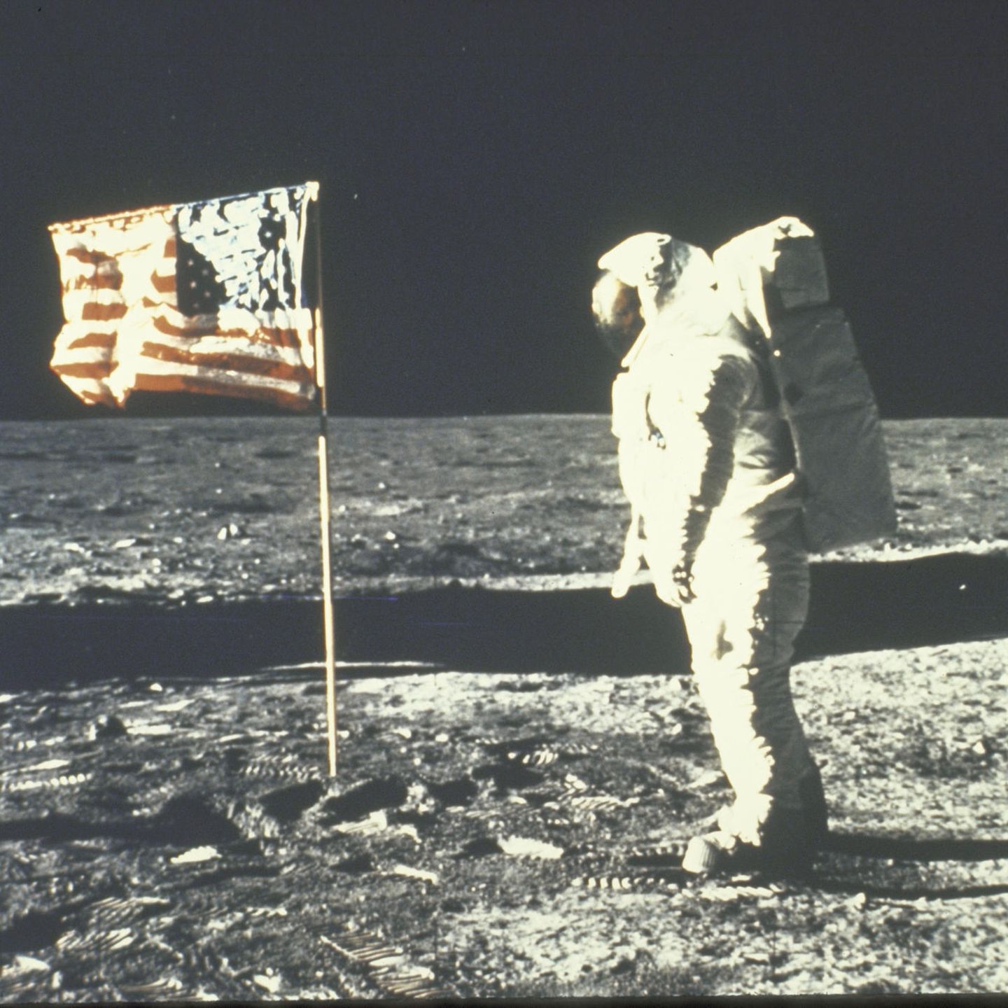 Astronaut bei Mondspaziergang