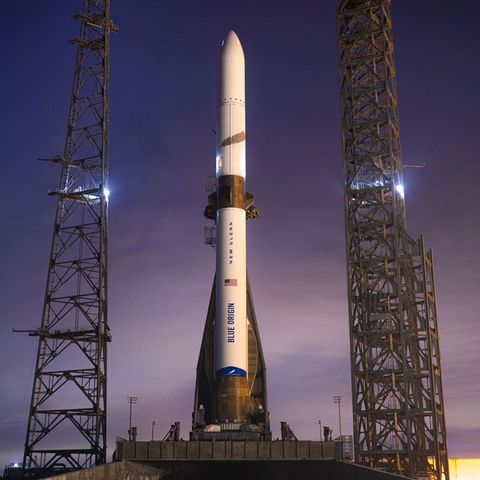 Die Rakete "New Glenn" von Jeff Bezos' Firma Blue Origin auf der Startrampe