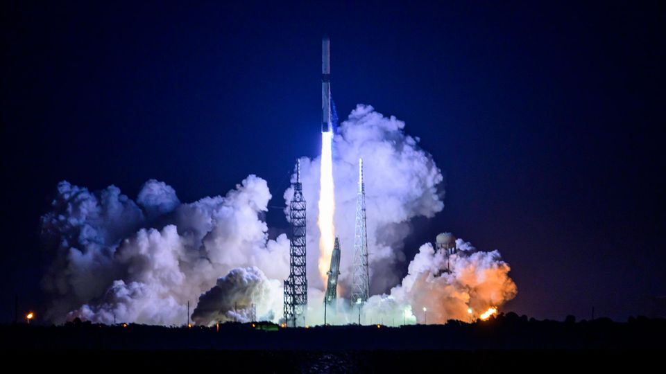 Jeff Bezos schickt Rakete ins All – nicht alles läuft nach Plan