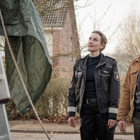 Hannah Wagner (Jana Klinge) und Hauke Jacobs (Hinnerk Schönemann) ermitteln in der Serie "Nord bei Nordwest" in Schwanitz.     