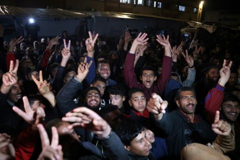 Jubeln über das Waffenruhe-Abkommen im südlichen Gazastreifen