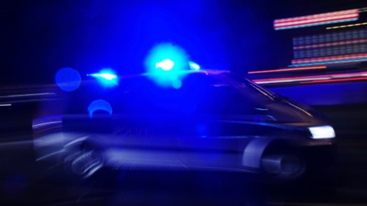 Einsatzfahrzeug mit Blaulicht