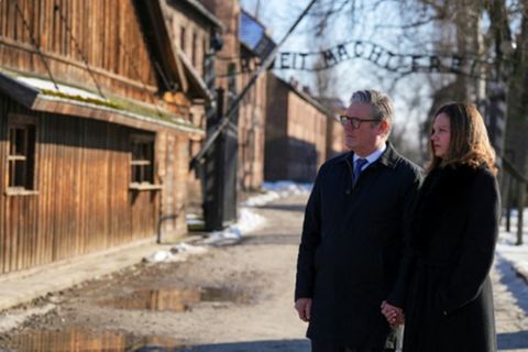 Keir Starmer und seine Ehefrau Victoria bei einem Besuch in Auschwitz