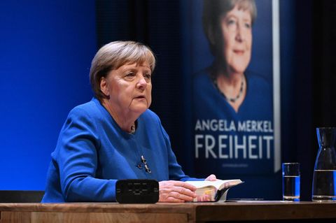 Angela Merkel bei der Vorstellung ihres Buchs "Freiheit" im November in Stralsund