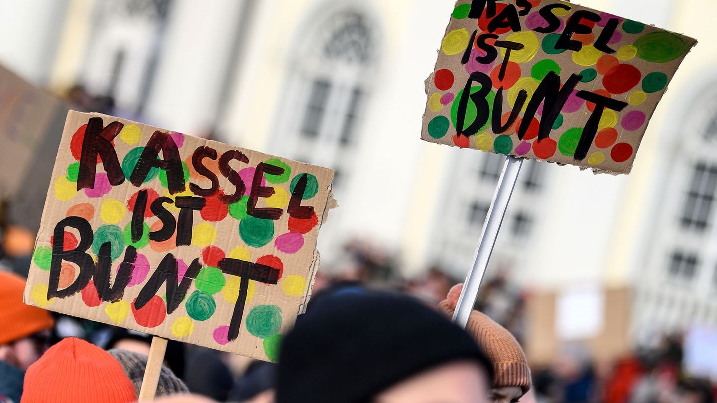 Demonstrationen-Tausende-demonstrieren-in-Kassel-gegen-rechts