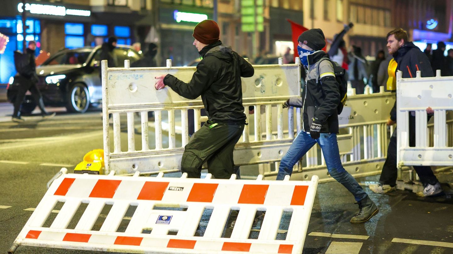 Extremismus-Auseinandersetzungen-bei-Kundgebung-in-Aachen