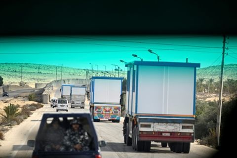 Lastwagen auf dem Weg in den Gazastreifen