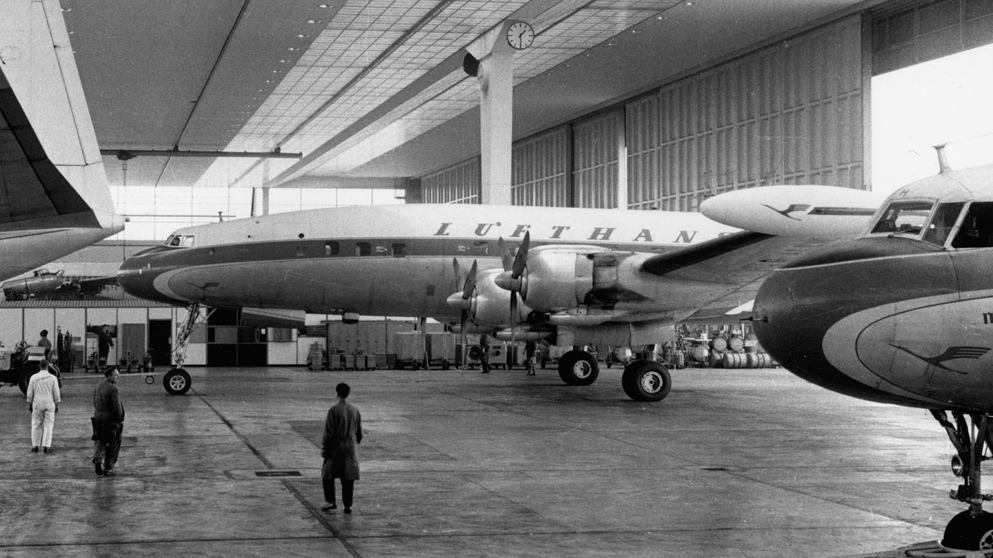 LHT-Flugzeughalle-Connie