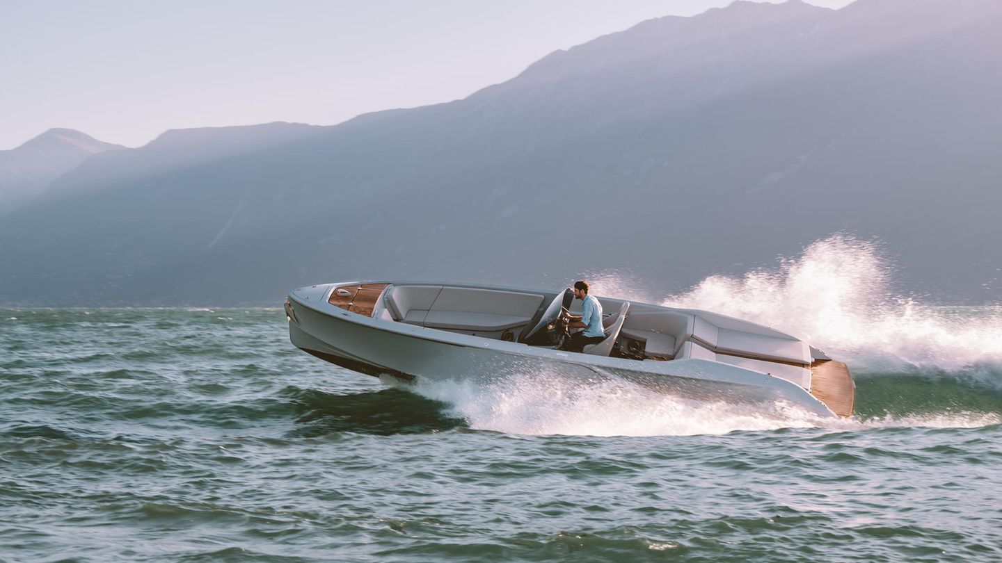 Frauscher x Porsche Fantom 850 Air Yacht Frauscher x Porsche Fantom 850 Air